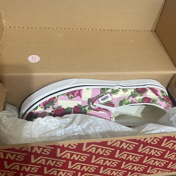 NWT Vans Romantic Floral Slip Ons Men sz 8.5/Women sz 10 with box. - Picture 5 of 14